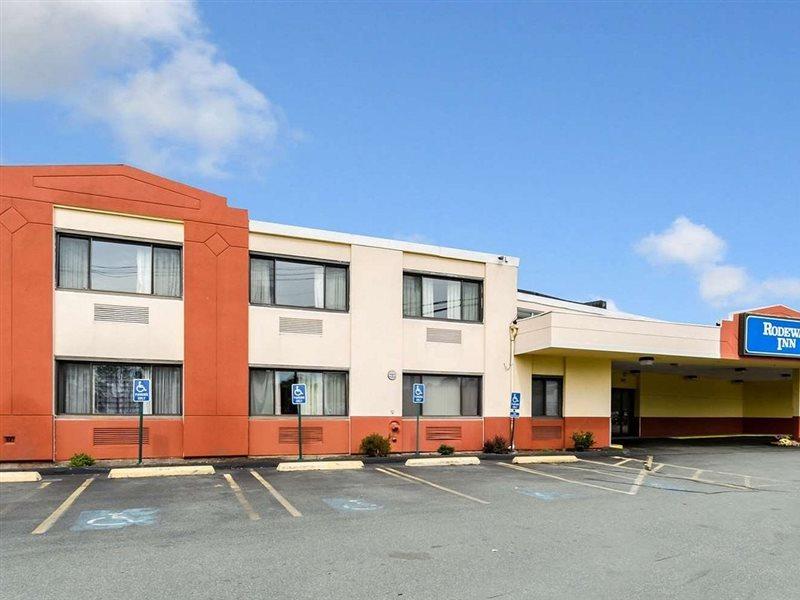 Rodeway Inn بروكتون المظهر الخارجي الصورة