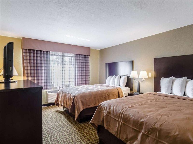 Rodeway Inn بروكتون المظهر الخارجي الصورة