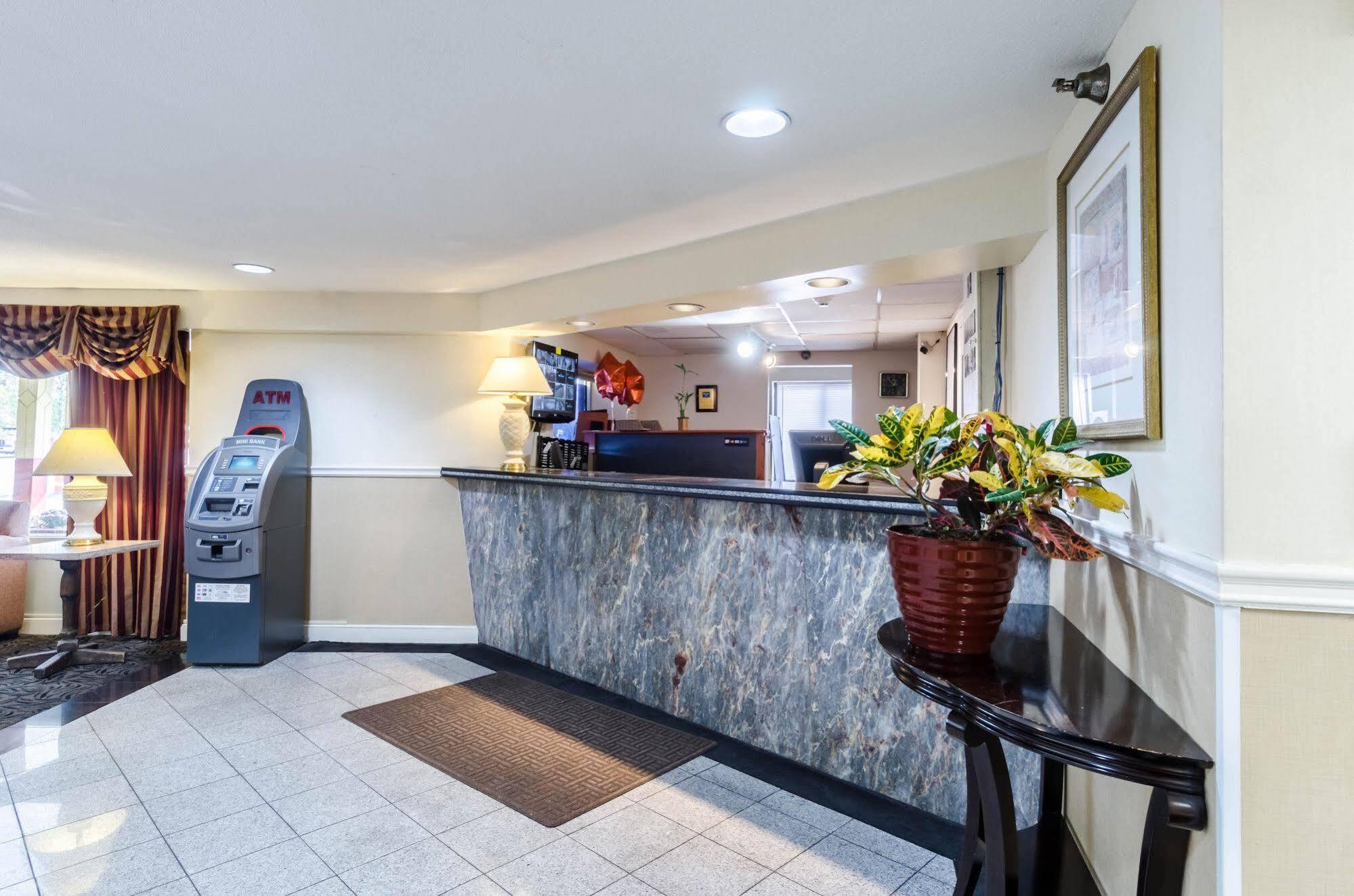 Rodeway Inn بروكتون المظهر الخارجي الصورة