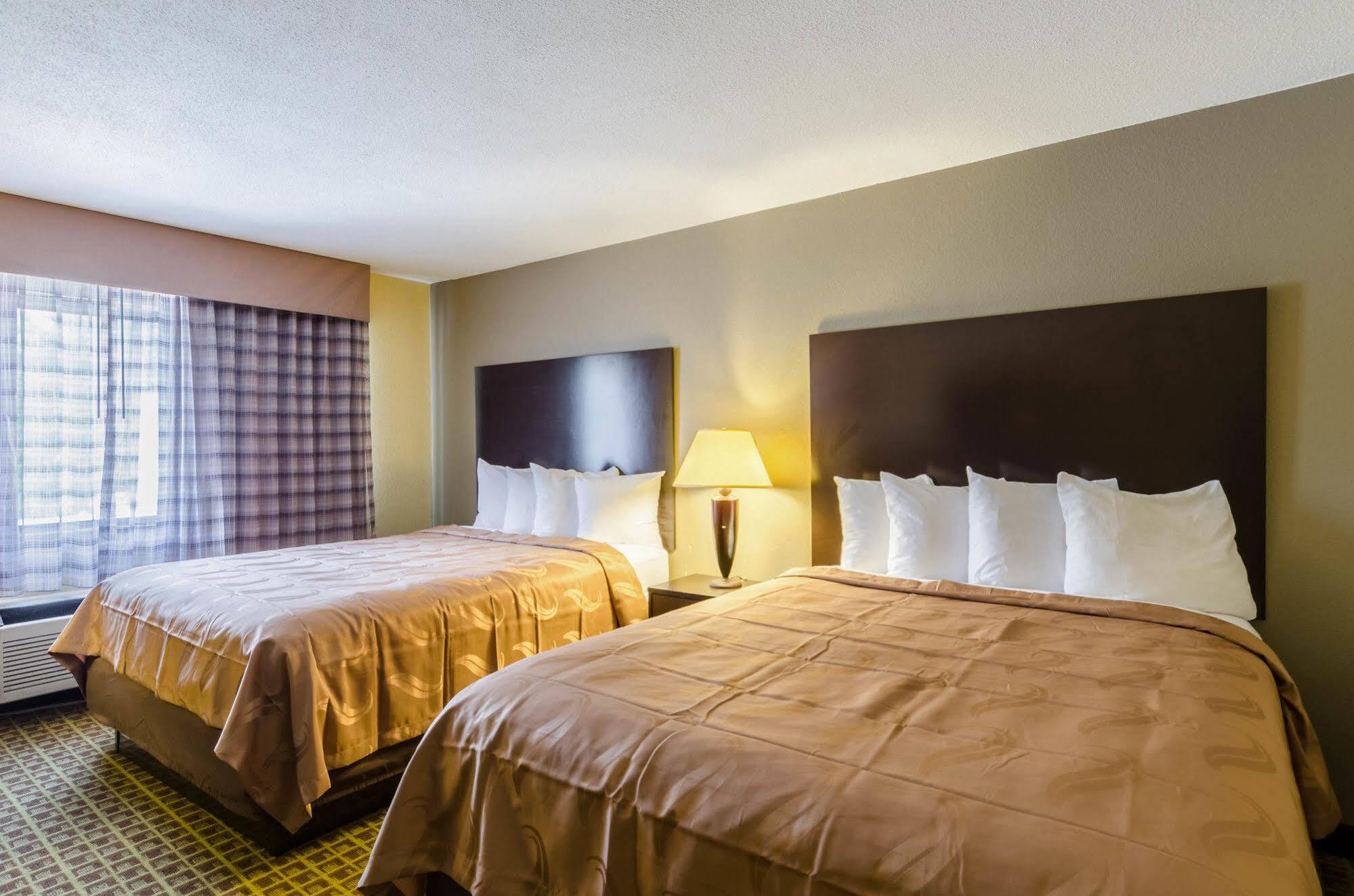 Rodeway Inn بروكتون المظهر الخارجي الصورة