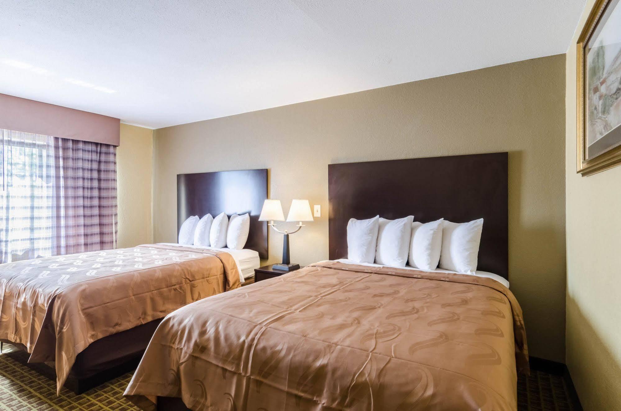 Rodeway Inn بروكتون المظهر الخارجي الصورة