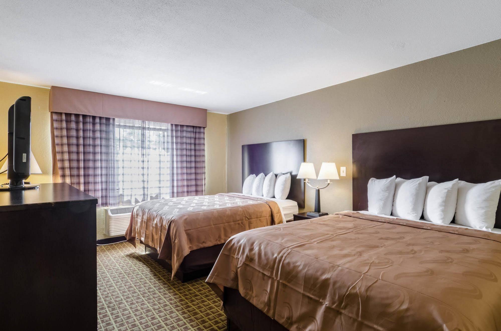 Rodeway Inn بروكتون المظهر الخارجي الصورة